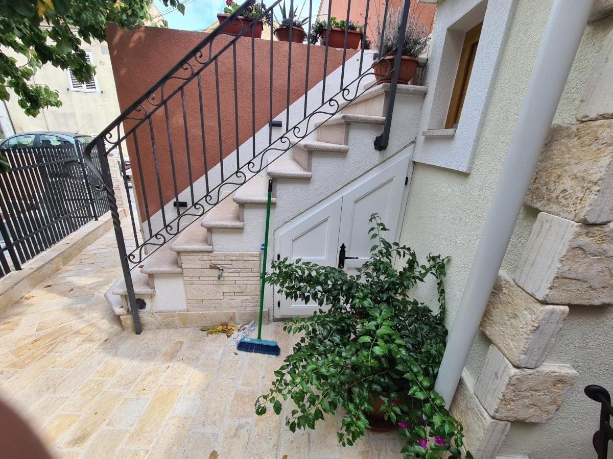 La Corte Di Kate-2 Biograd Na Moru Bagian luar foto