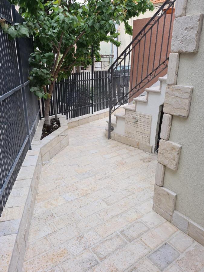 La Corte Di Kate-2 Biograd Na Moru Bagian luar foto